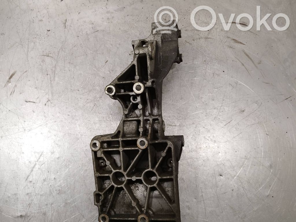 Mitsubishi Outlander Mocowanie alternatora 