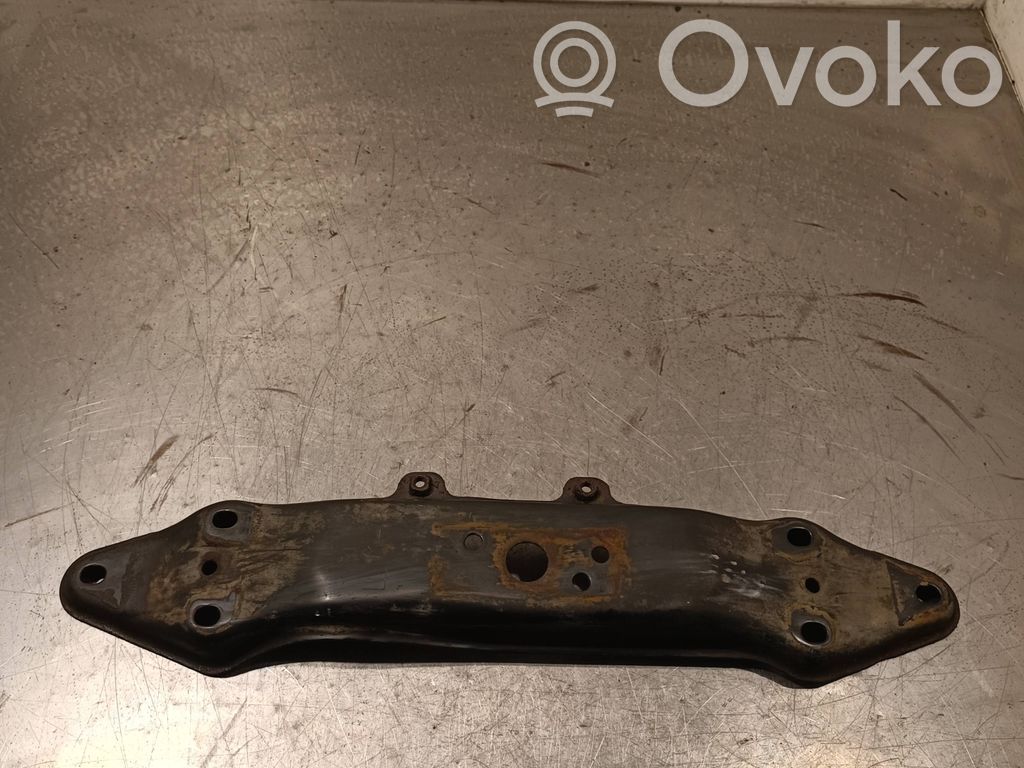 Engine mounting bracket