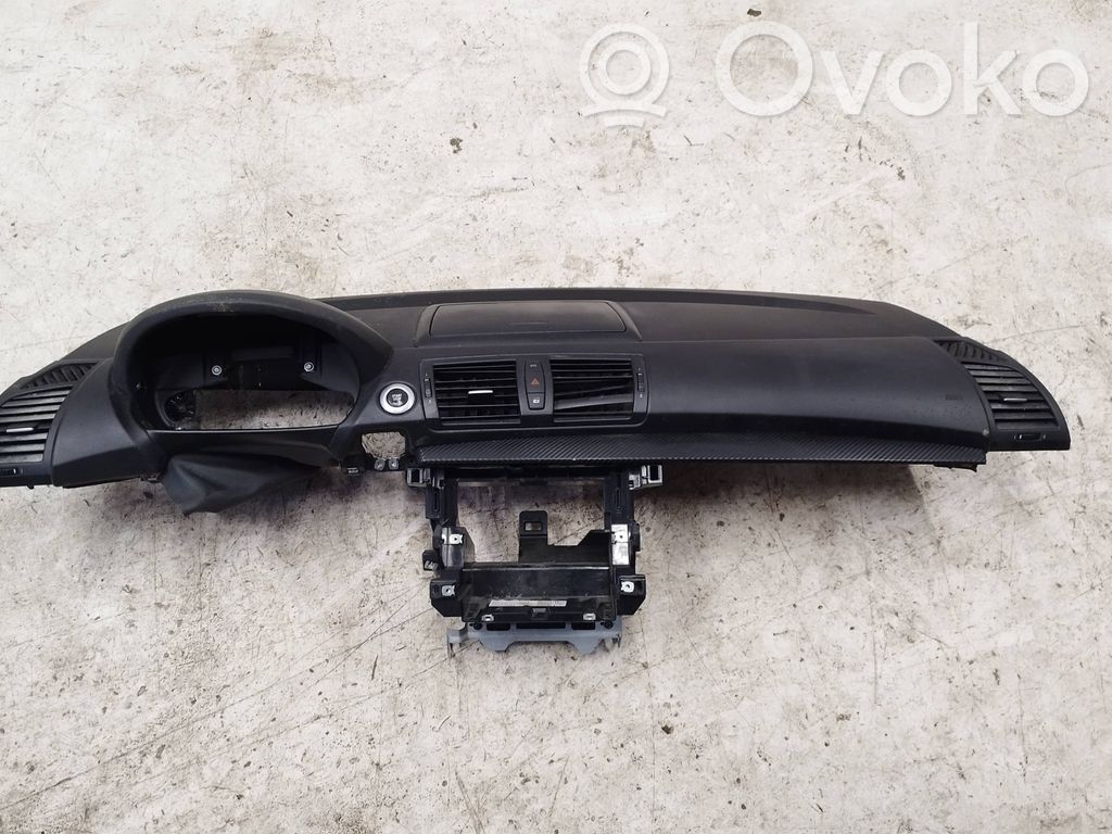 BMW 1 E81 E87 Dashboard 