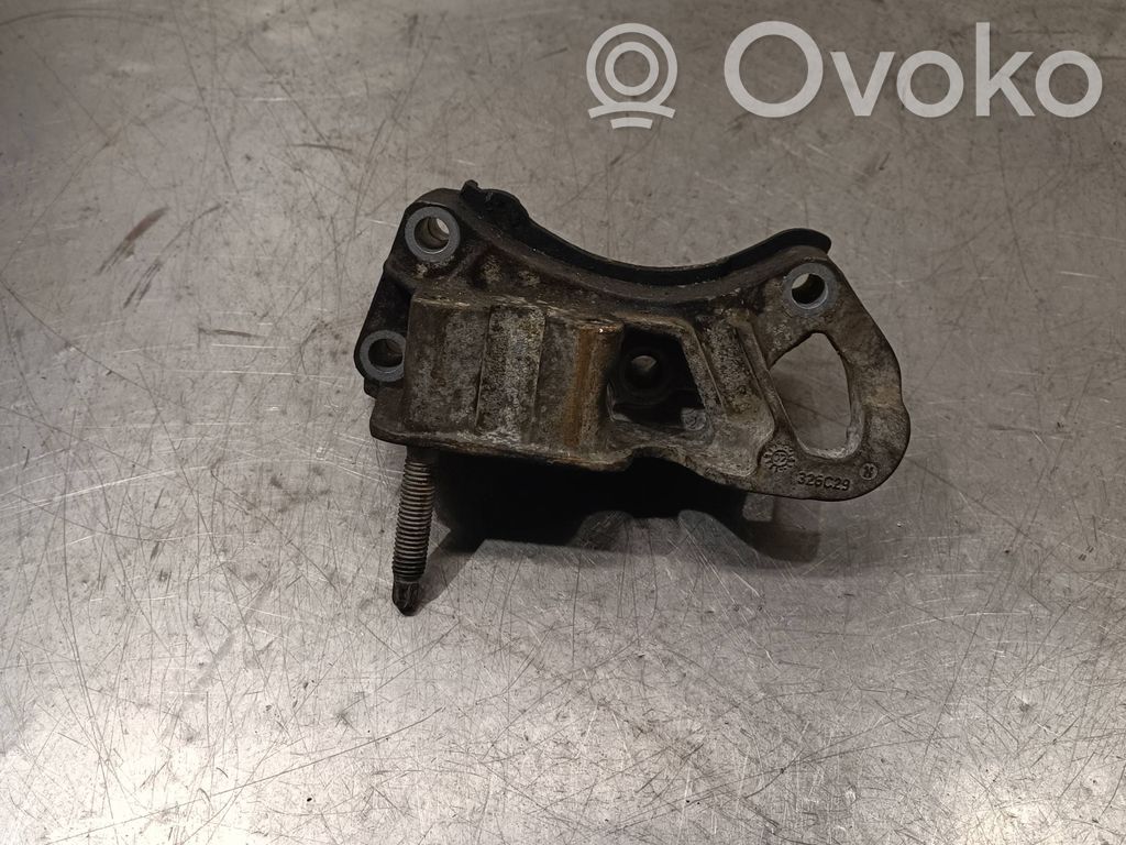 Volvo V50 Engine mounting bracket 