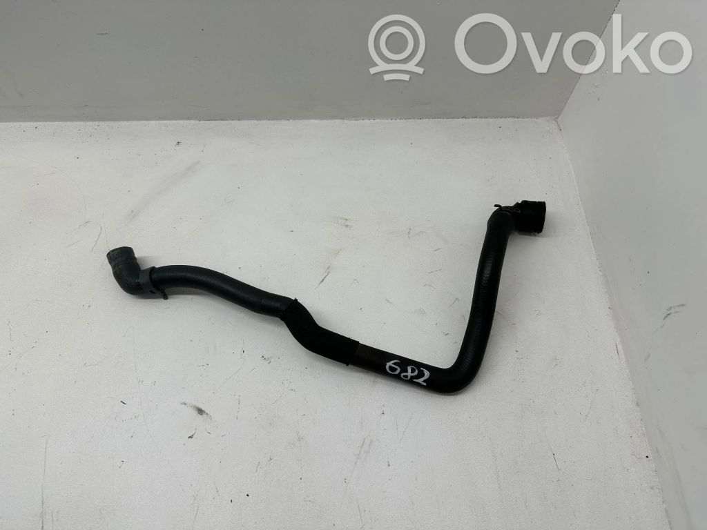 Volkswagen PASSAT B7 Engine coolant pipe/hose 