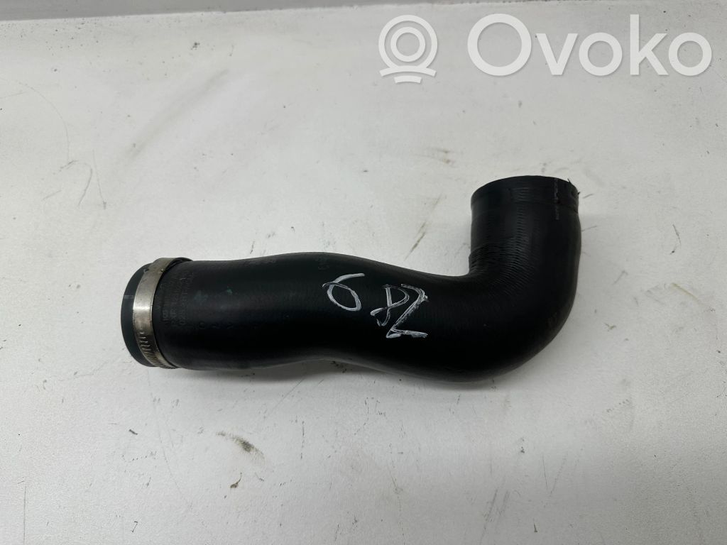 Volkswagen PASSAT B7 Intercooler hose/pipe 