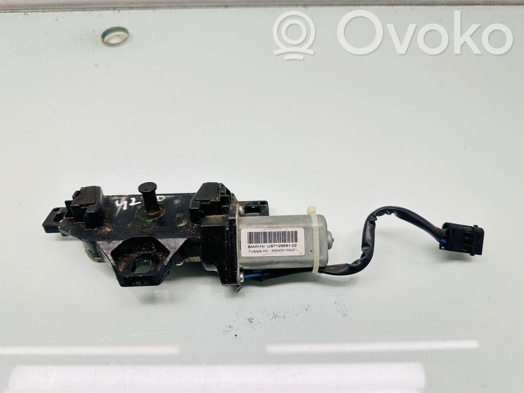 BMW 5 E60 E61 Aizmugurējā pārsega slēdzene 