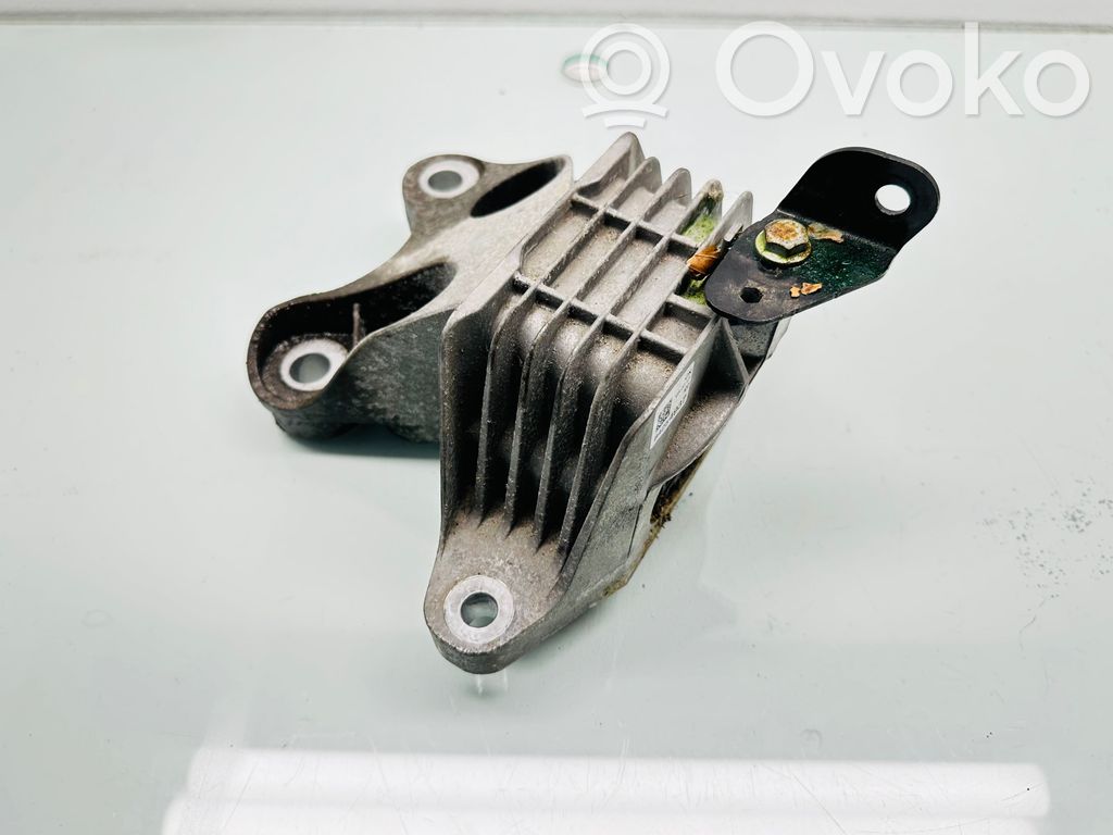 Engine mount bracket   84254937
