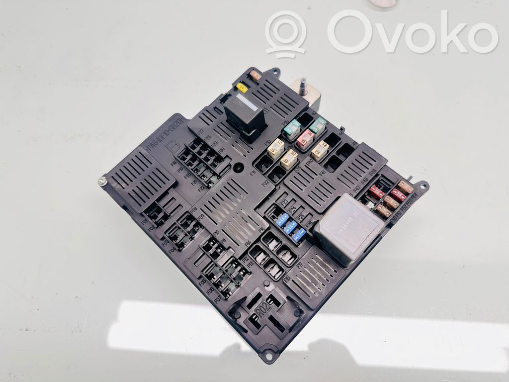 Volvo S90, V90 Módulo de fusible 