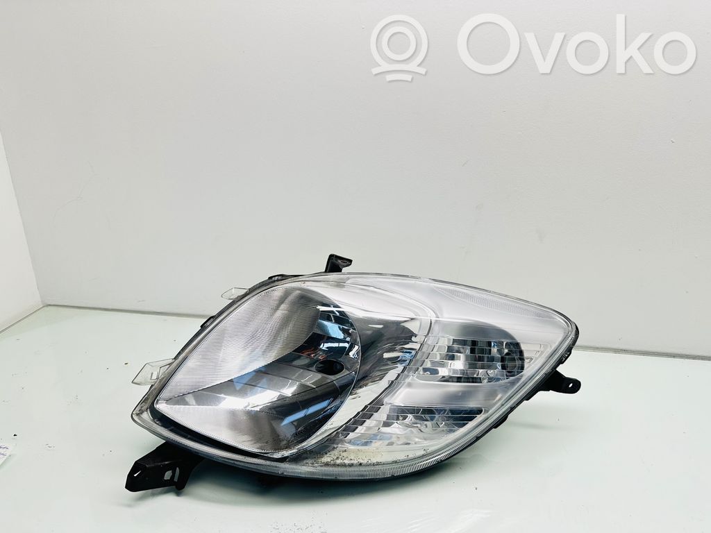 Toyota Yaris Lampa przednia 