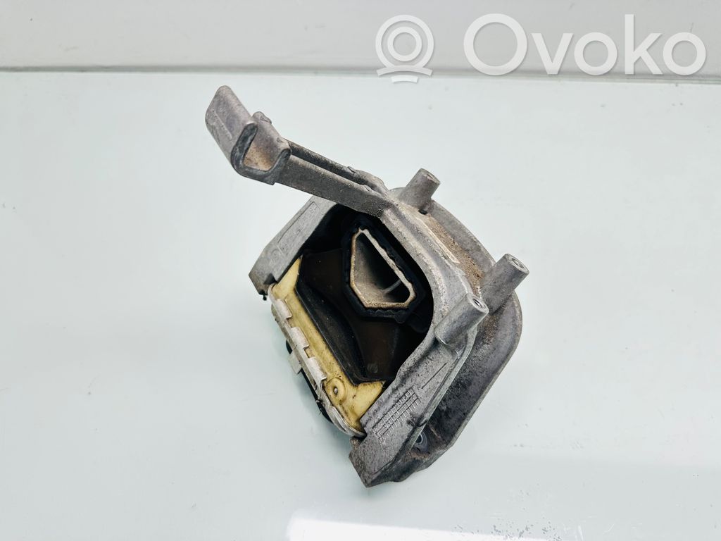 Volkswagen Touran III Engine mount bracket 