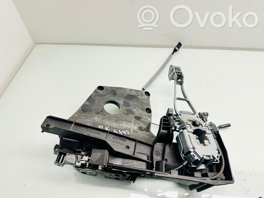 Volvo V70 Front door lock 