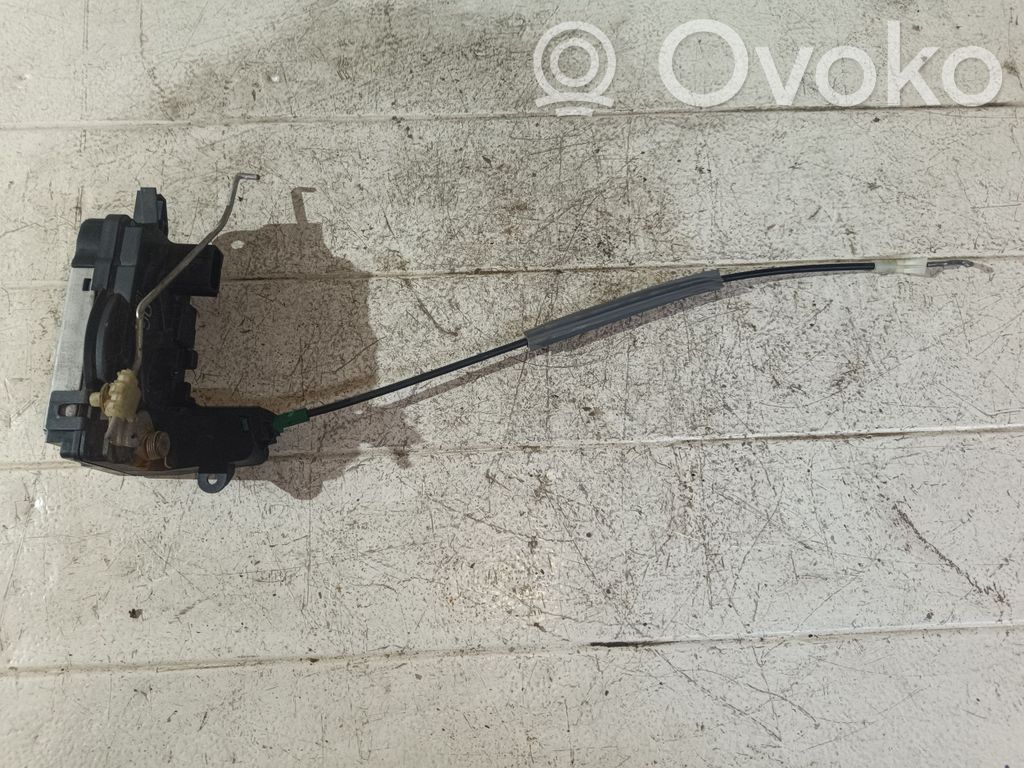 Opel Zafira B Front door lock 