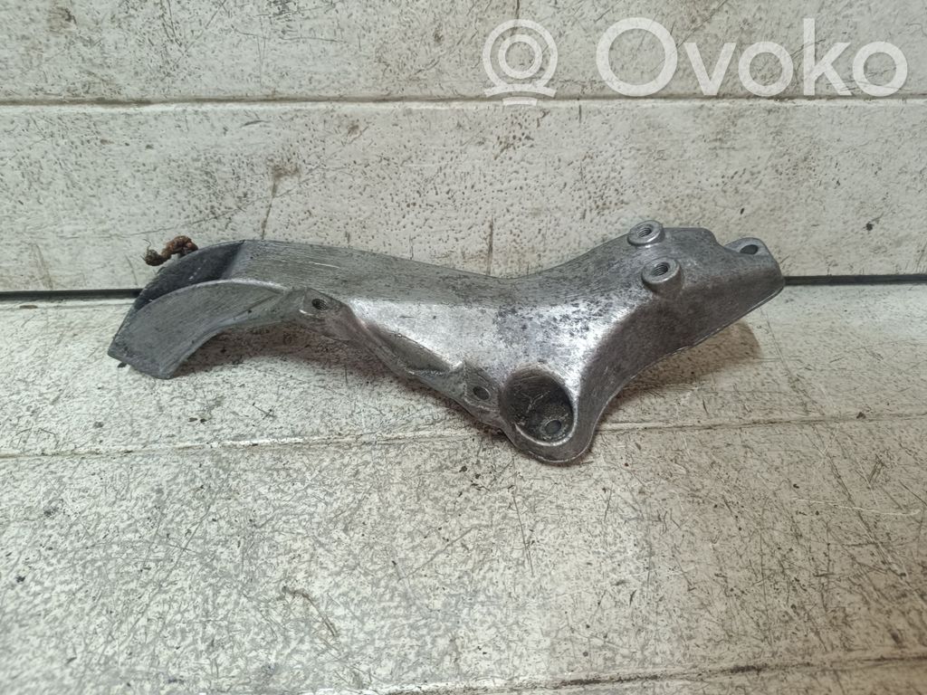 Engine mounting bracket   1137015
