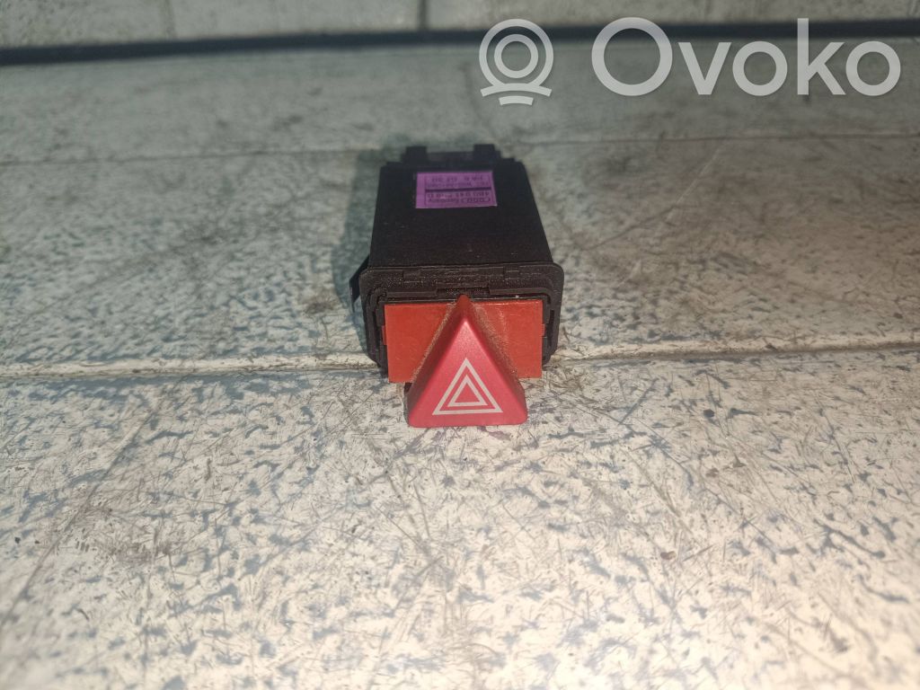 Audi A6 S6 C5 4B Botón interruptor de luz de peligro 