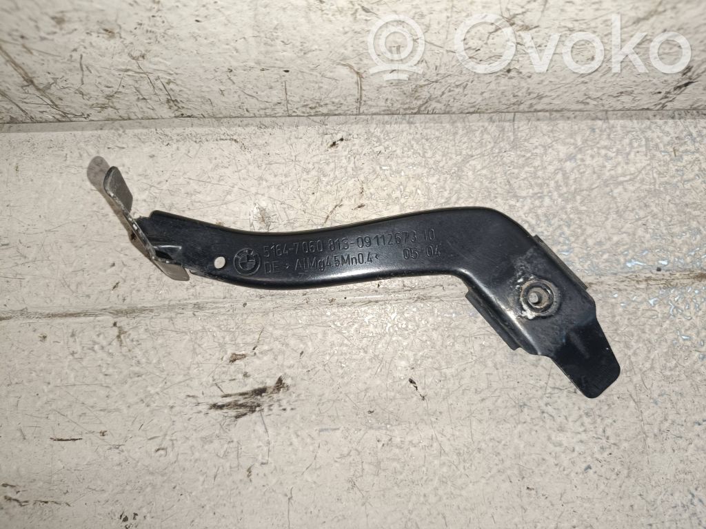 BMW 5 E60 E61 Fender mounting bracket 