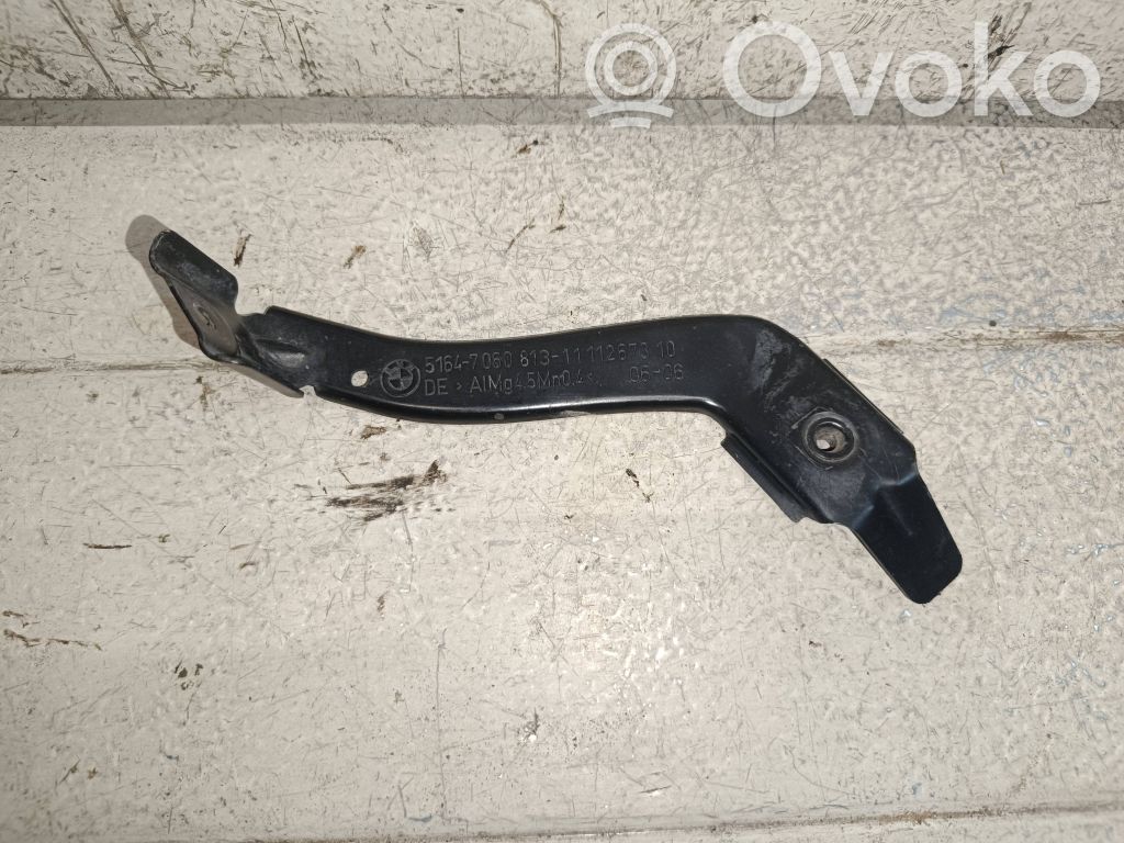 BMW 5 E60 E61 Fender mounting bracket 