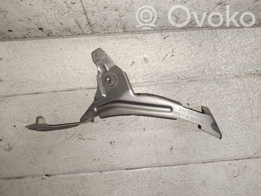 Fender mounting bracket   716145204