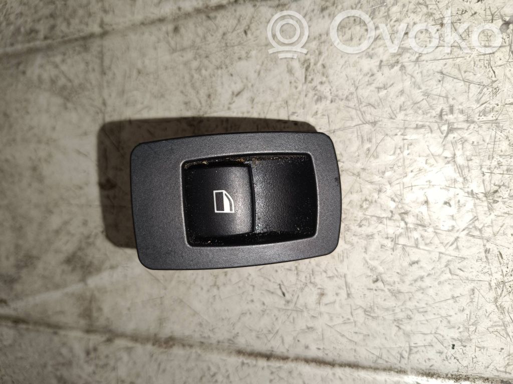 Electric window control switch   6928249
