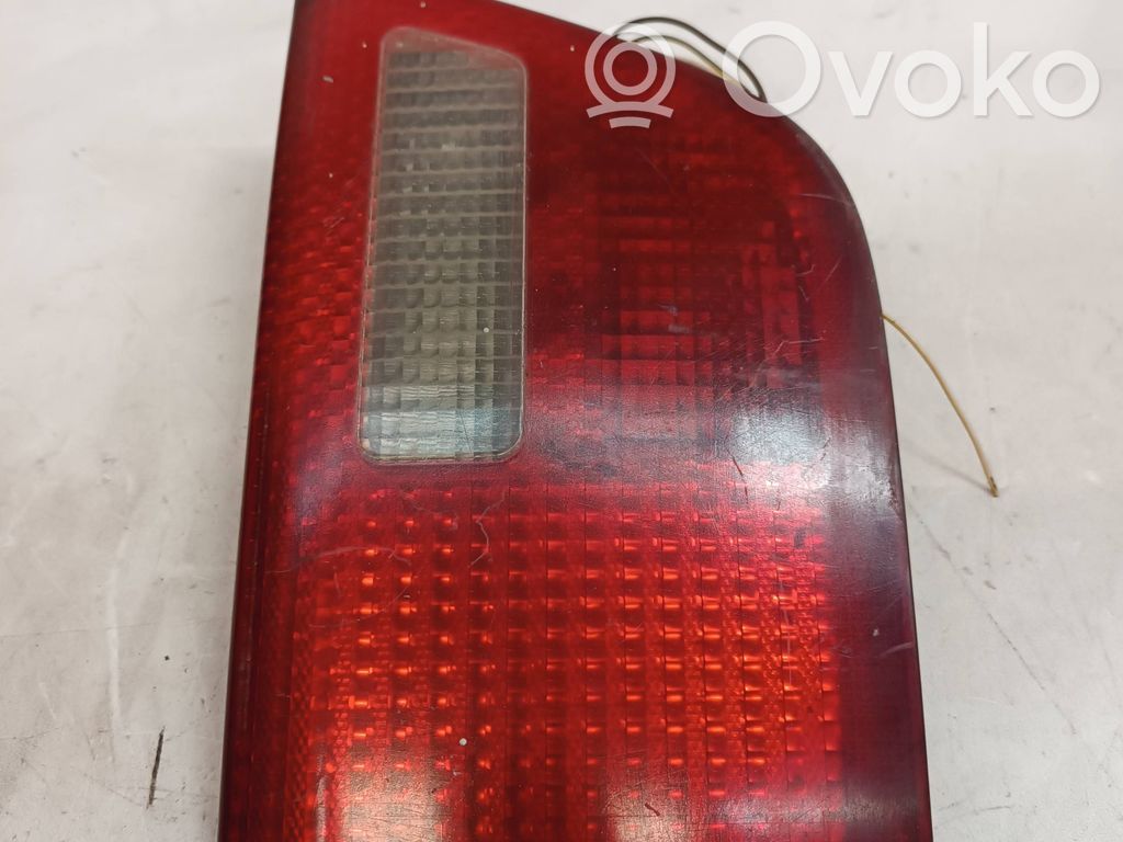 BMW X5 E53 Aizmugurējais lukturis pārsegā 