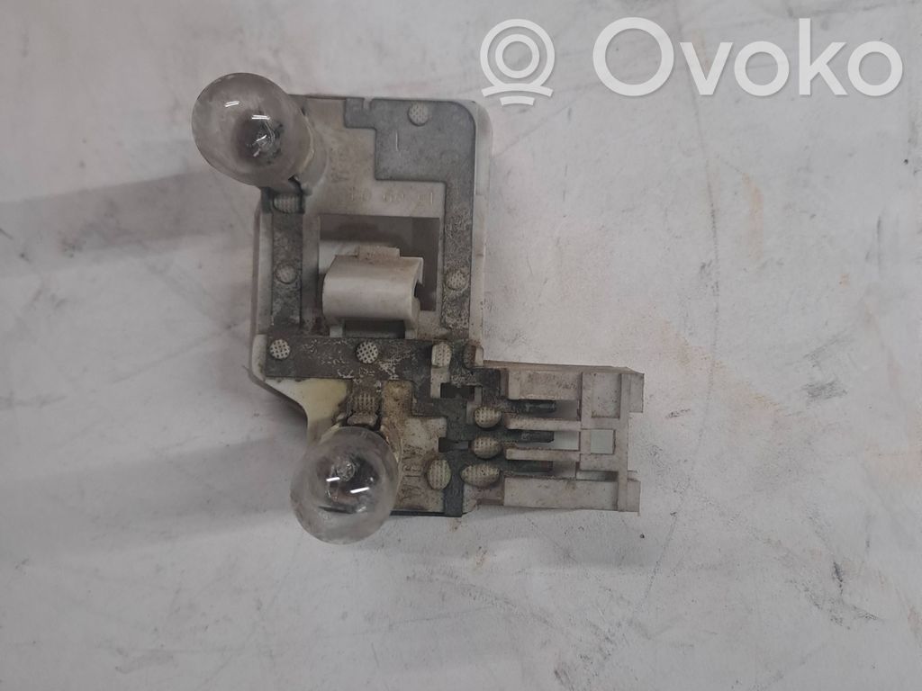 BMW 5 E60 E61 Aizmugures spuldzes vāka turētājs 