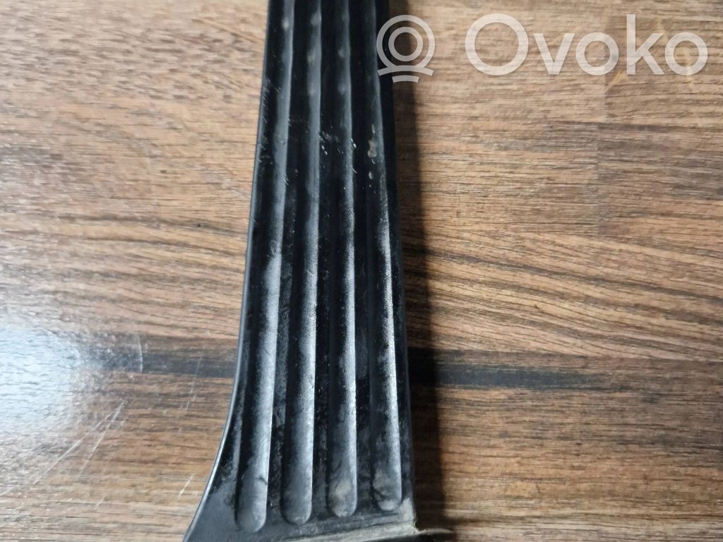 Accelerator throttle pedal