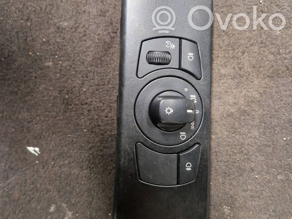 Light switch   6925260