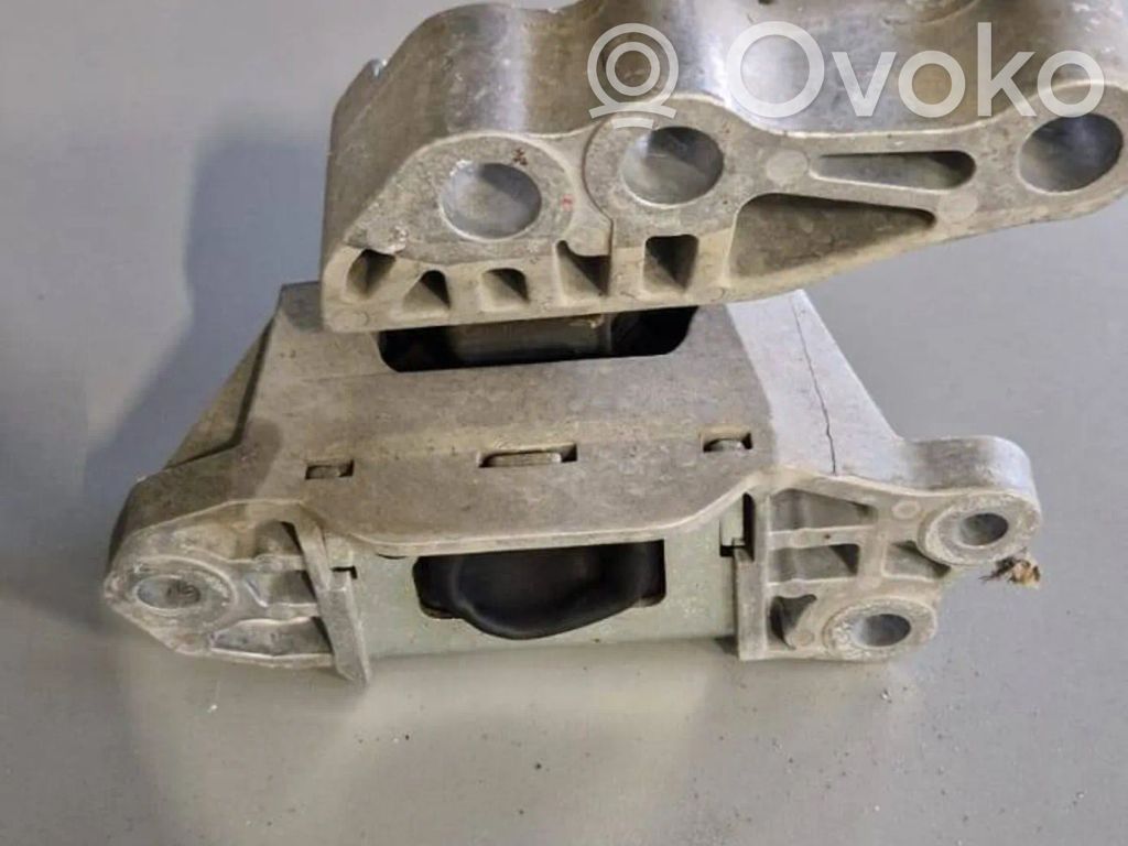 Fiat Tipo Engine mounting bracket 