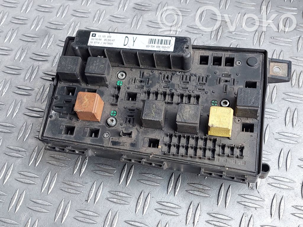 Opel Astra H Fuse module 