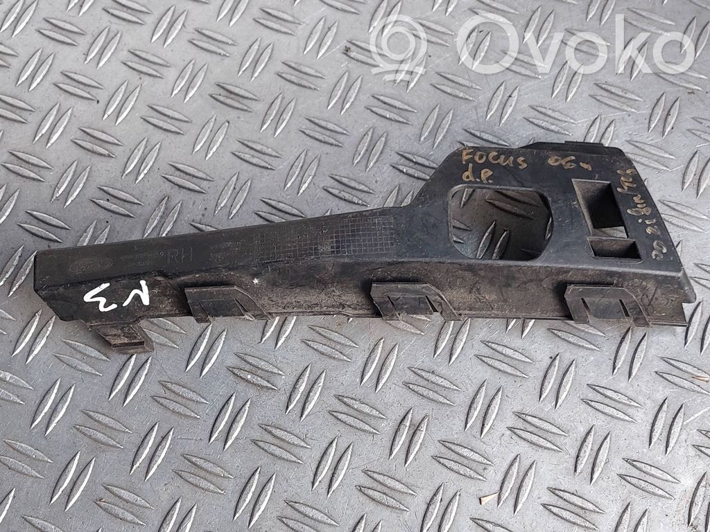 Ford Focus Front bumper mounting bracket 