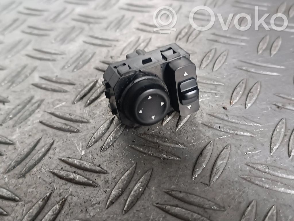 Nissan Qashqai Wing mirror switch 