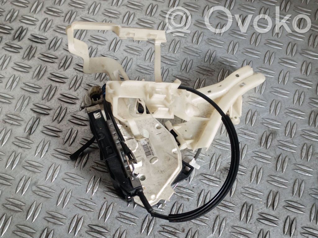 Volkswagen PASSAT CC Front door lock 