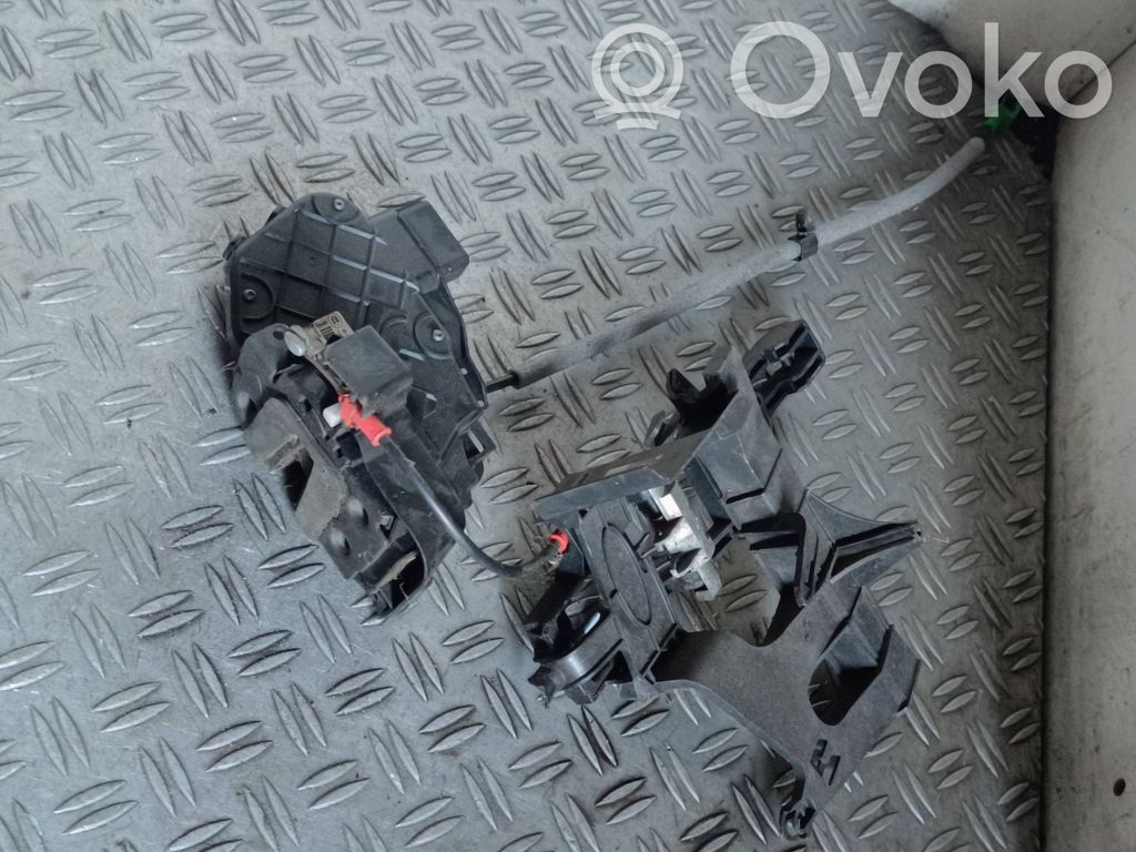 Ford Mondeo MK IV Aizmugurē slēdzene 