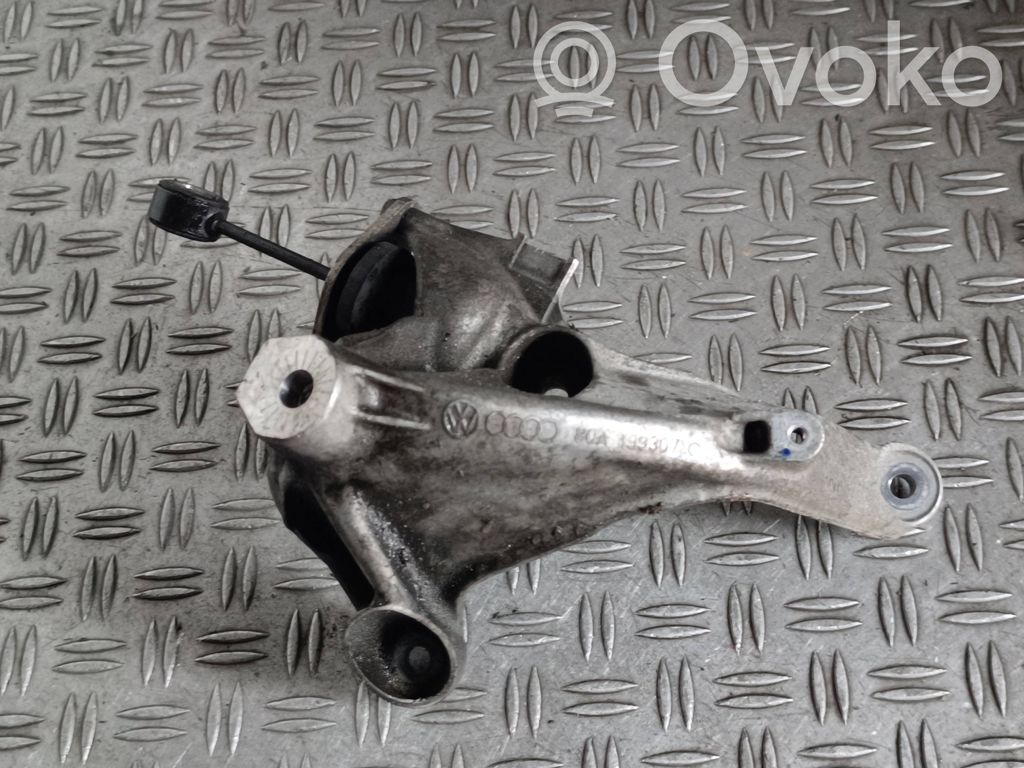 Audi Q5 SQ5 FY Engine mounting bracket 