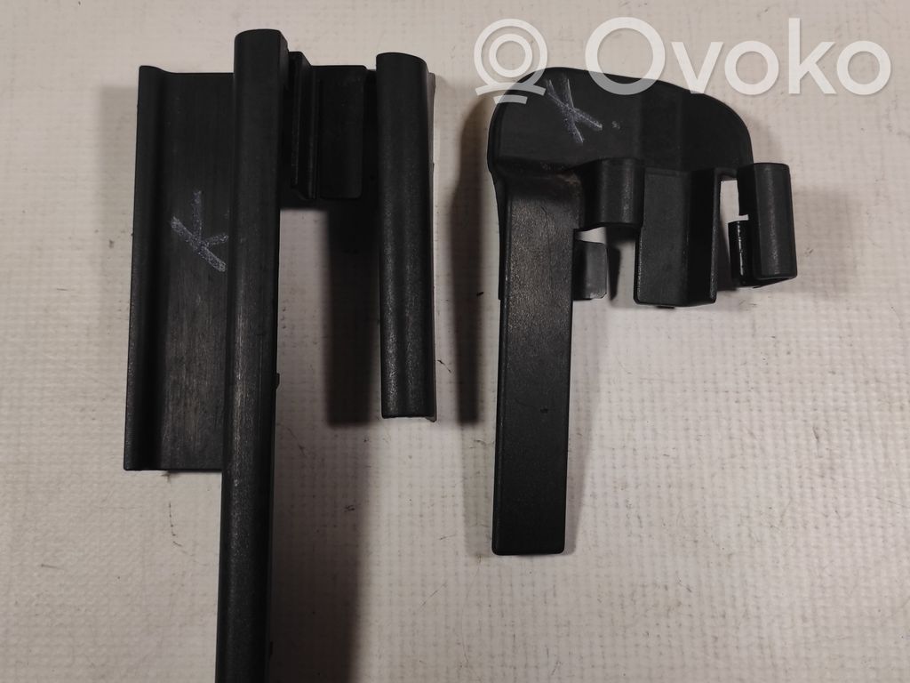 Moldura de la guía del asiento delantero del conductor   7007695,60829010,52107007