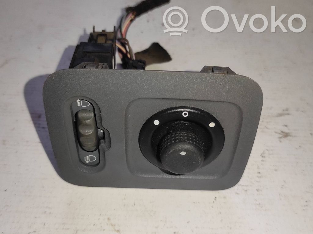 Renault Clio II Headlight level height control switch 