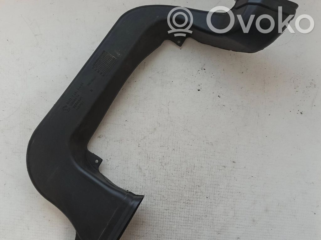 Ohjaamon sisäilman ilmakanava   7034114,10938414