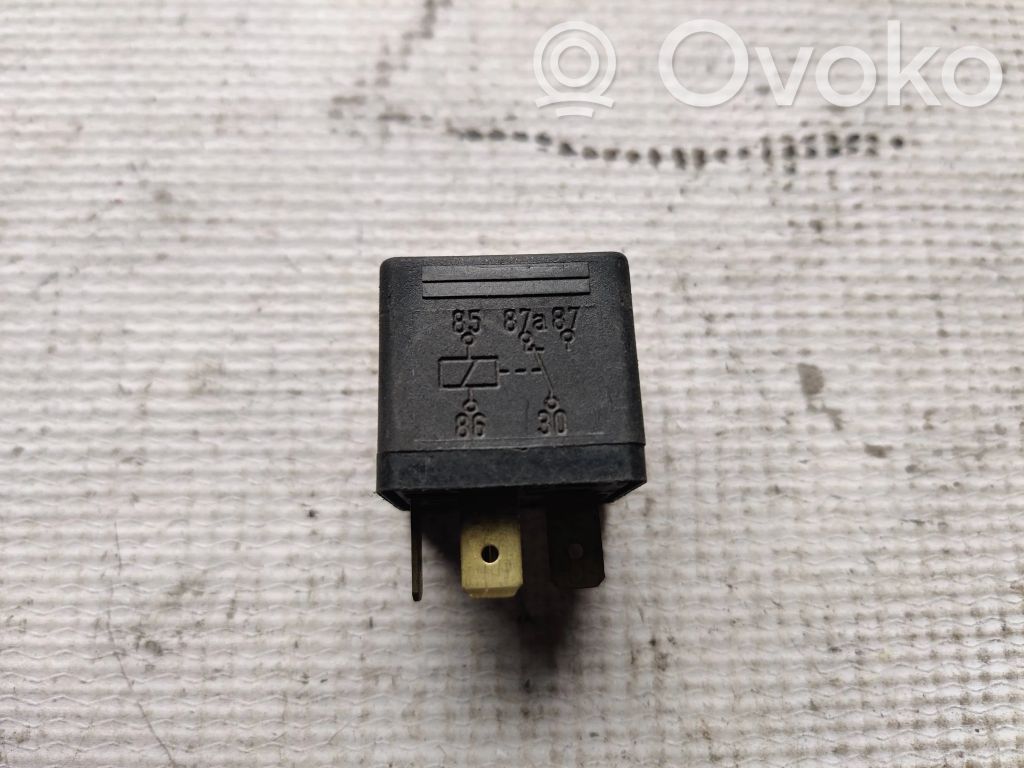 Audi A4 S4 B5 8D Other relay 