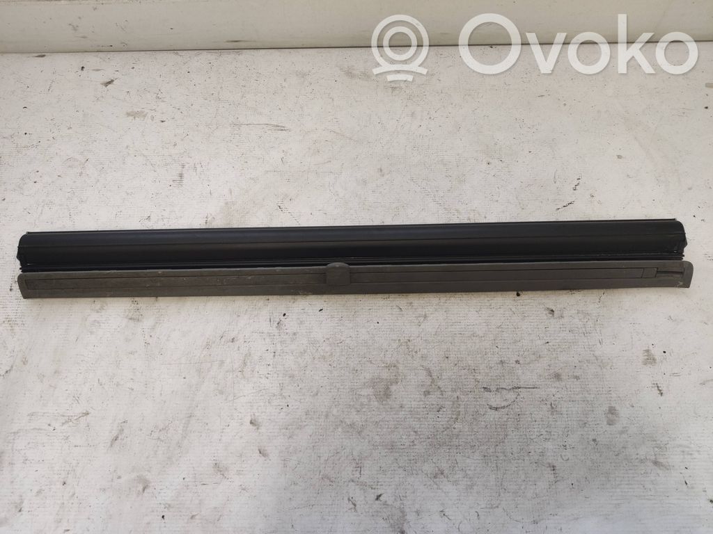 Volkswagen Multivan T5 Zasłona przeciwsłoneczna okna tylnego 