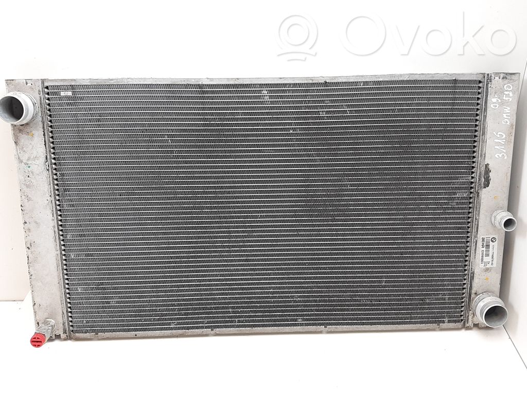 Coolant radiator   7795878