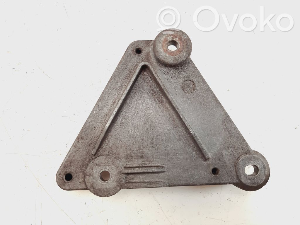 Opel Astra J Engine mounting bracket 