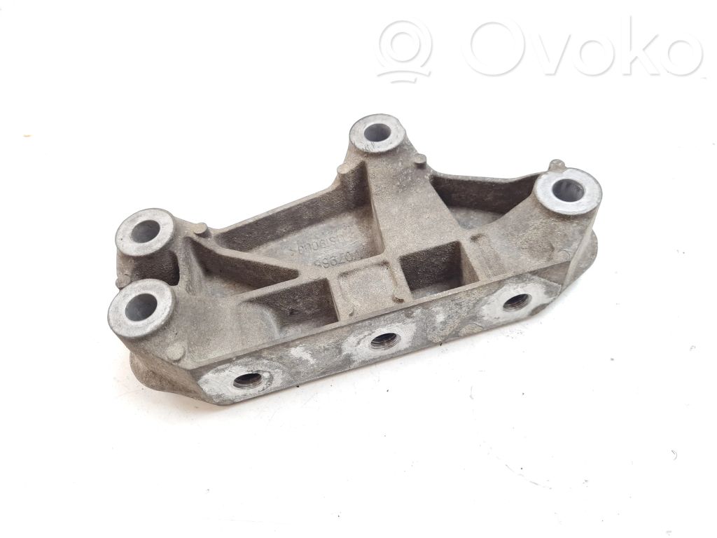 Engine mounting bracket   84221477