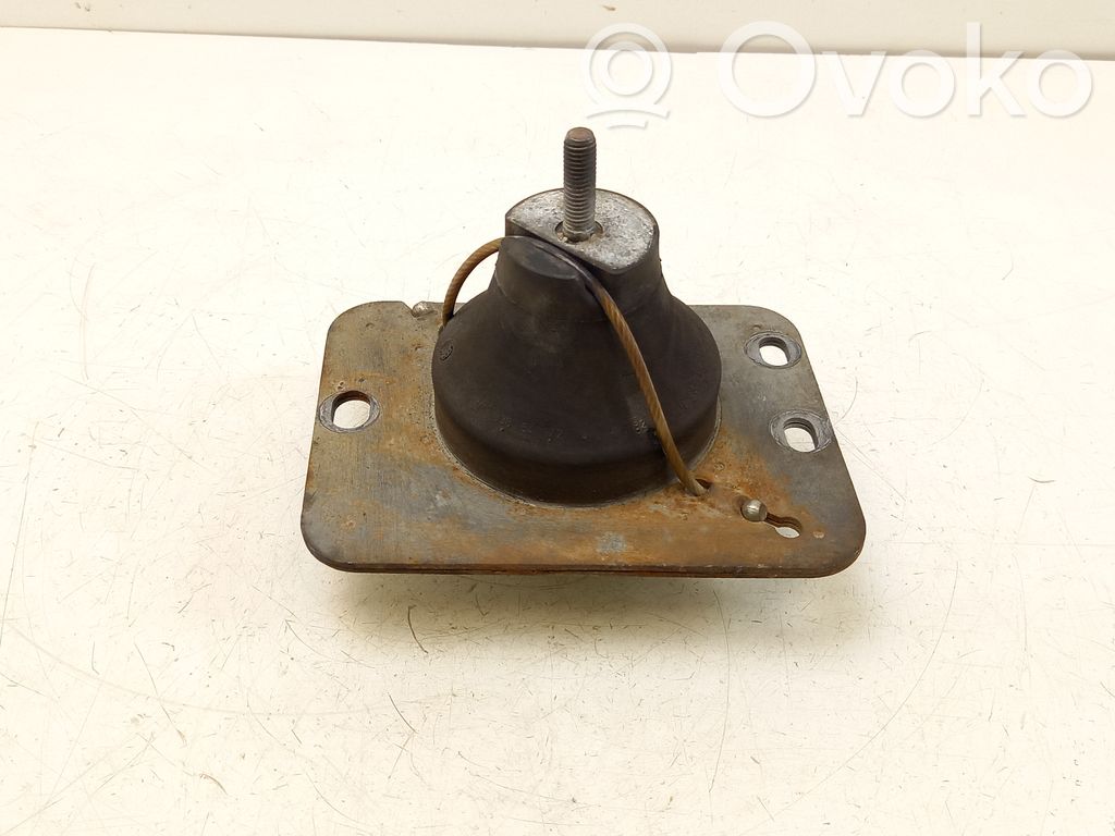 Engine mount bracket   8200411257,93854172