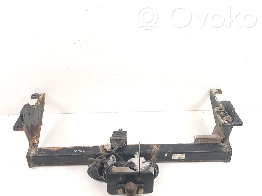 Nissan Navara D23 Hak holowniczy / Komplet 