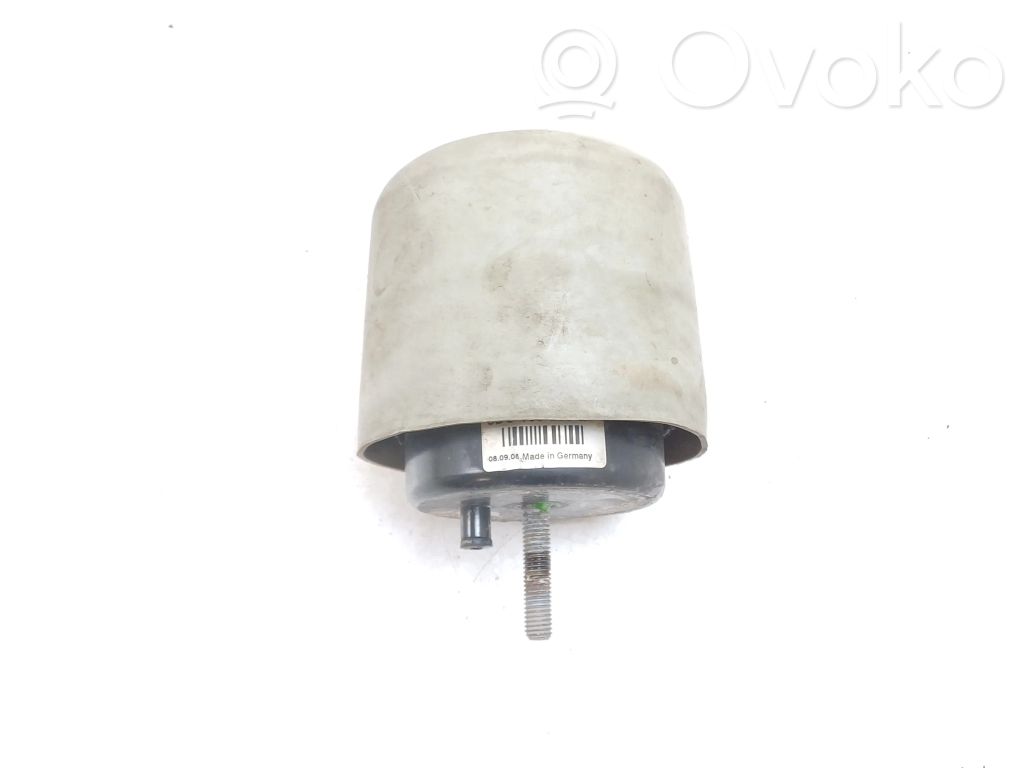Volkswagen Phaeton Engine mount bracket 