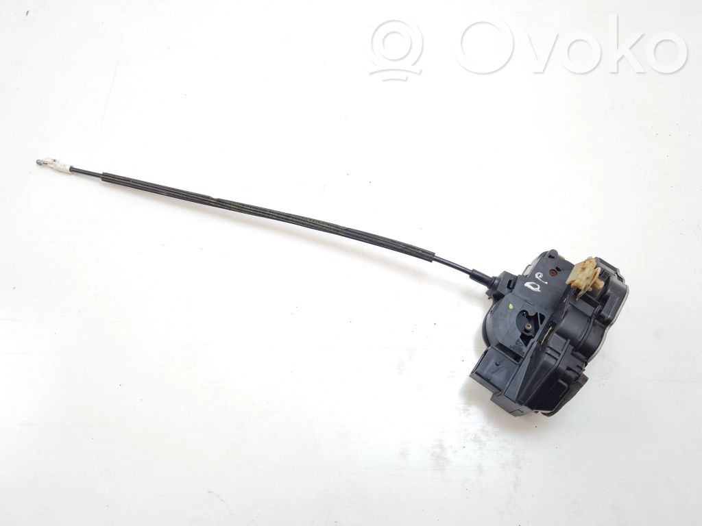 Opel Insignia A Front door lock 