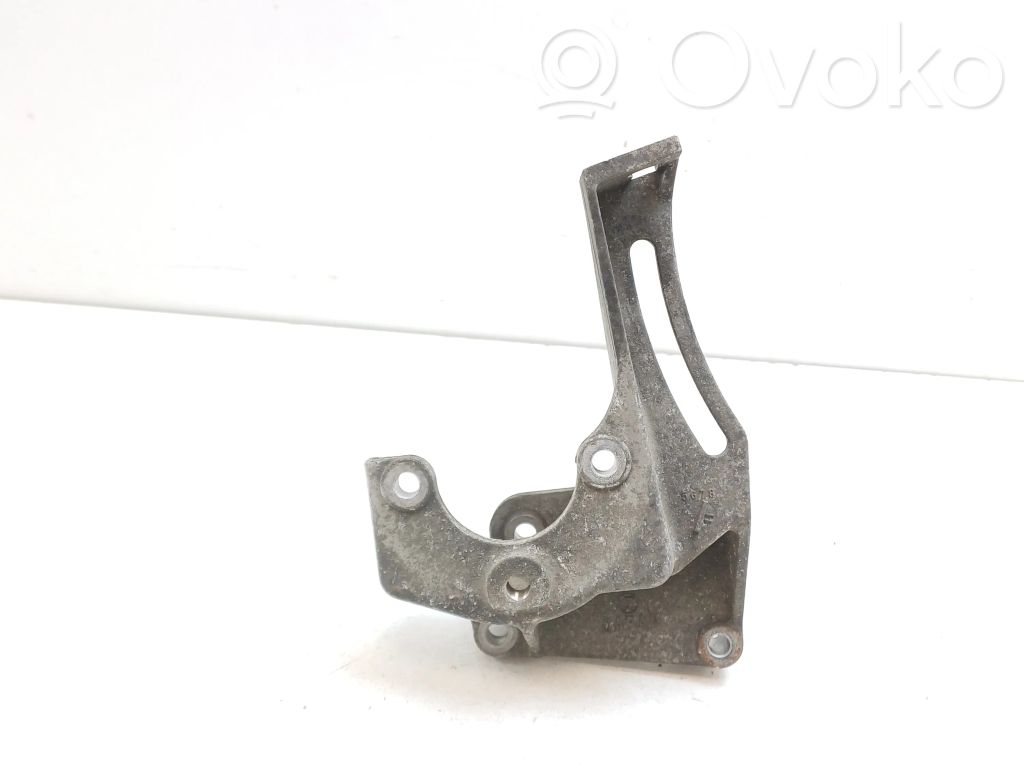 Power steering pump mounting bracket