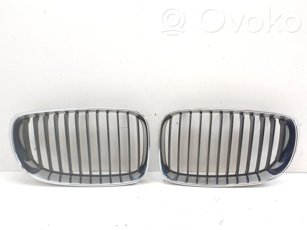 BMW 1 E82 E88 Augšējais režģis 