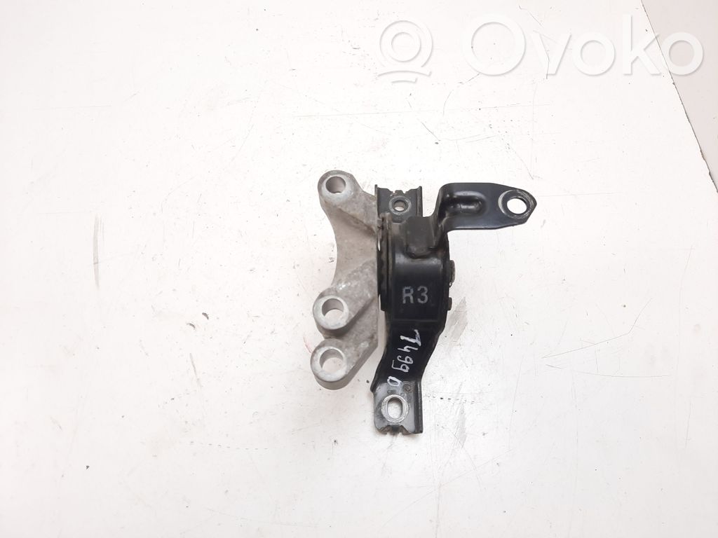 Engine mounting bracket   X04908
