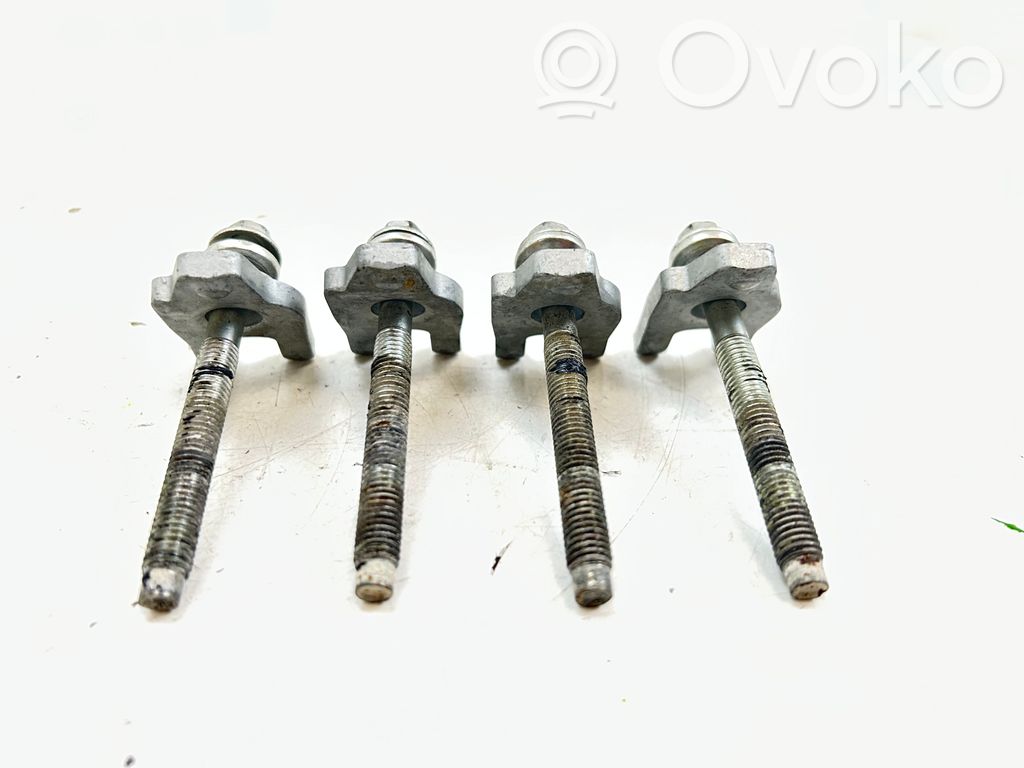 Abrazadera del inyector de combustible