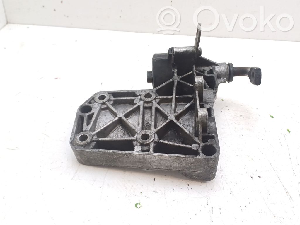 A/C compressor mount bracket   7786194