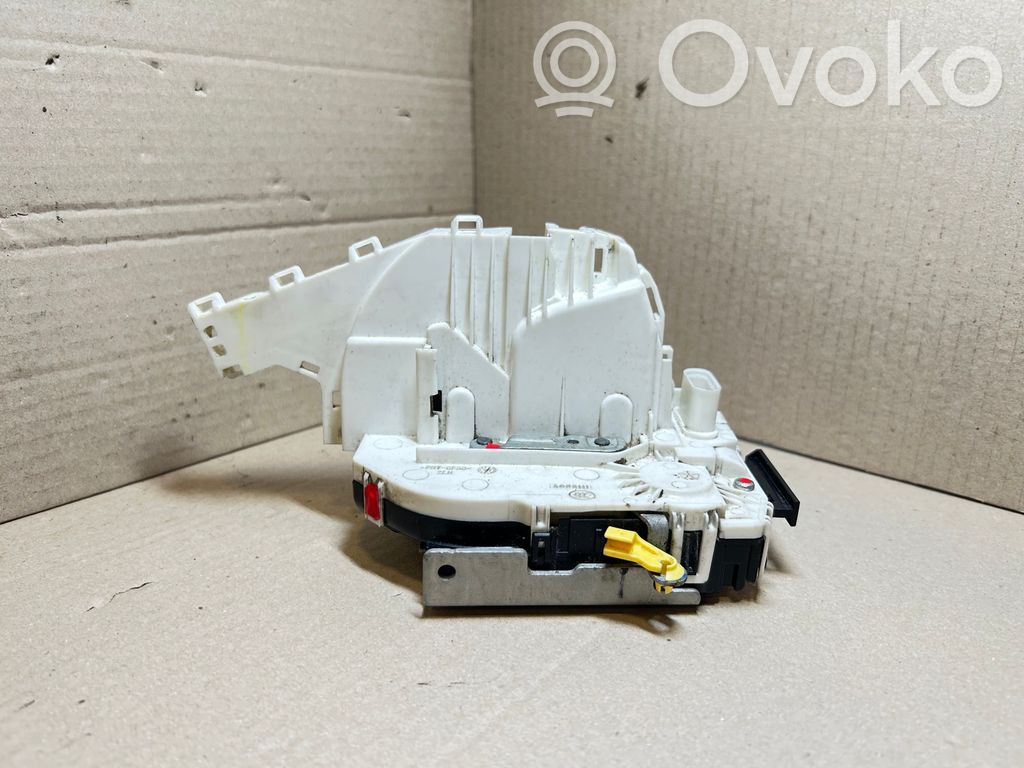Fiat Freemont Front door lock 