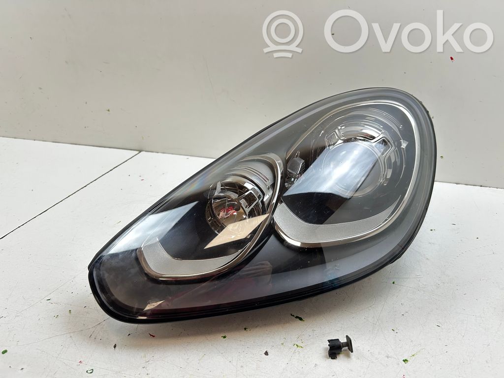 Porsche Cayenne (92A) Lampa przednia 