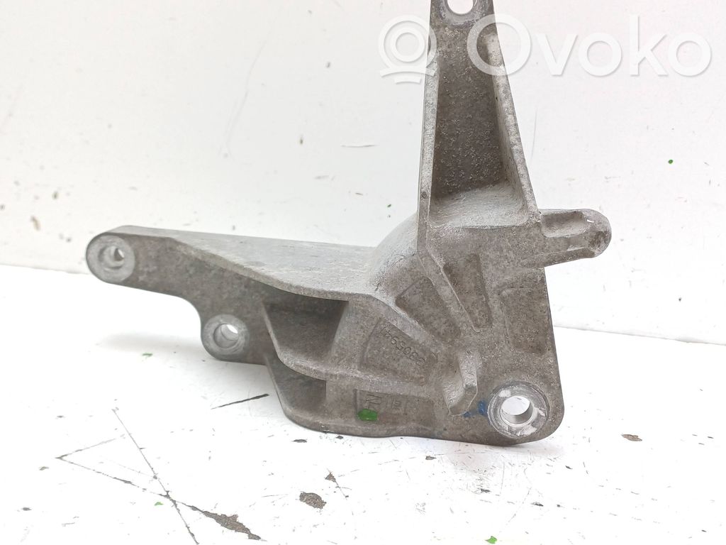 Chevrolet Orlando Gearbox mounting bracket 